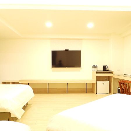 Etung Hotel Taichung Exterior foto